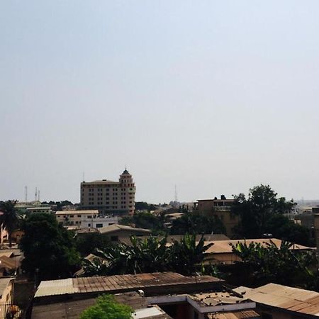 Room In Bb - Single Room With Balcony Accra Exterior photo