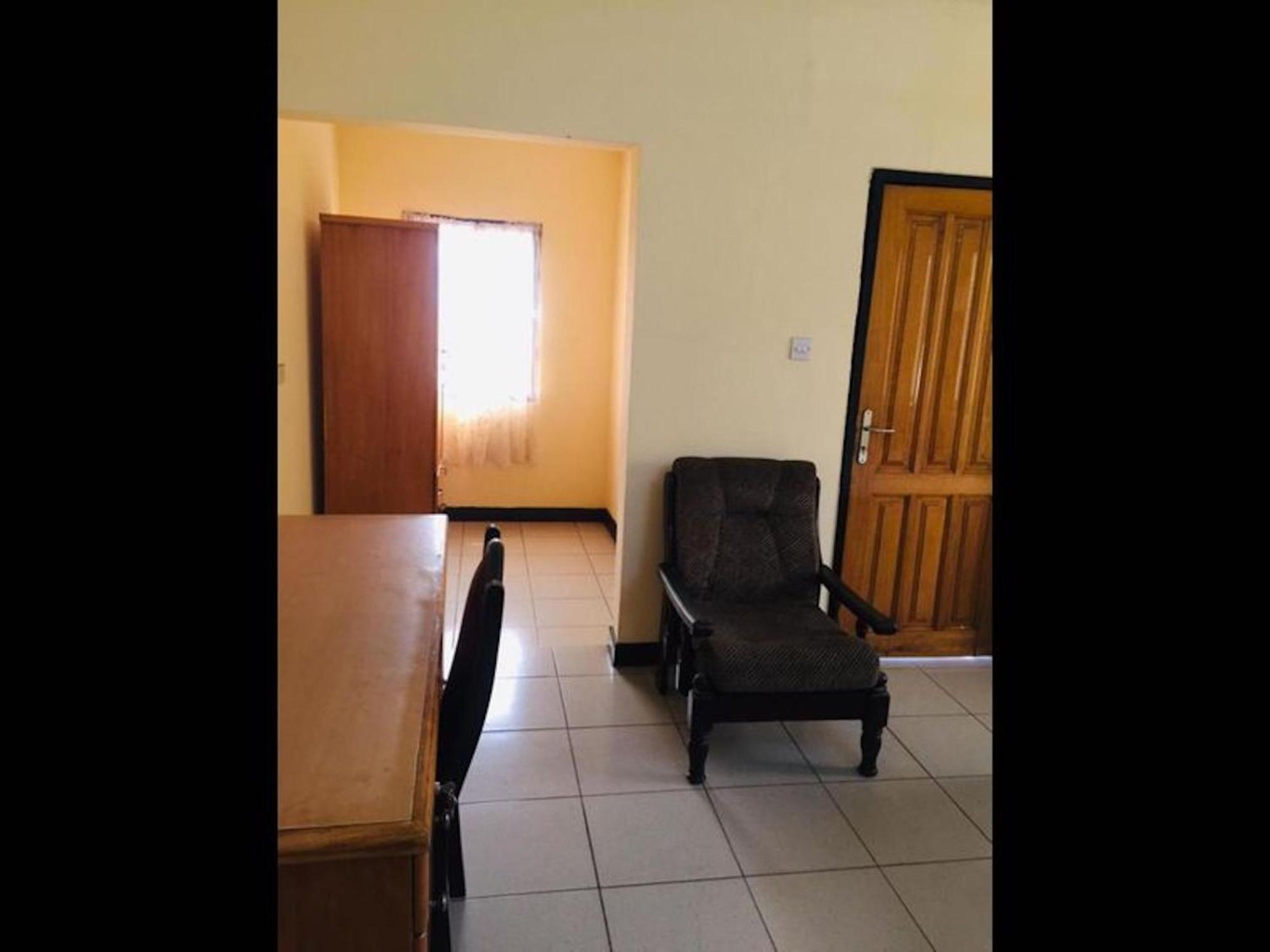 Room In Bb - Single Room With Balcony Accra Exterior photo